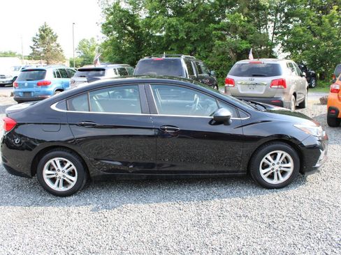 Used 2017 Chevrolet Cruze LT w/ Convenience Package FWD image 6