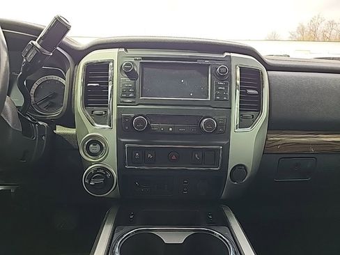 Used 2016 Nissan Titan SL image 6