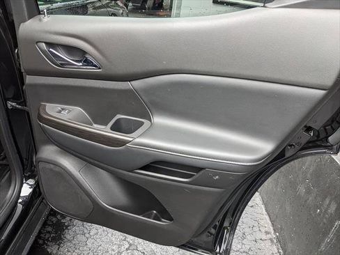 Used 2019 GMC Acadia SLT image 18