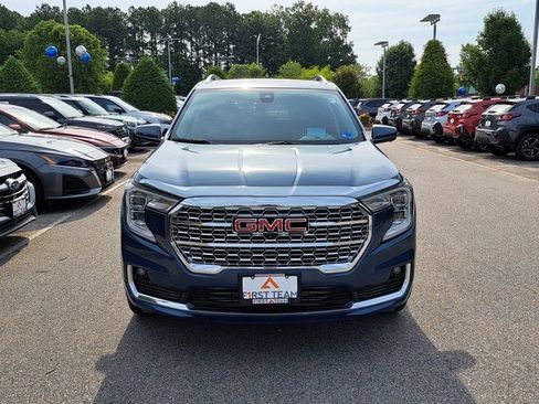 Used 2024 GMC Terrain Denali w/ Denali Premium Package AWD/4WD image 3