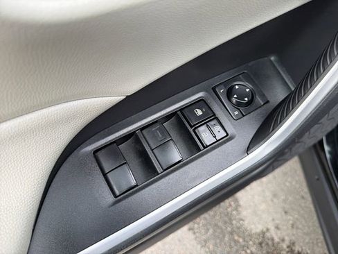 Used 2021 Toyota RAV4 XLE AWD/4WD image 17