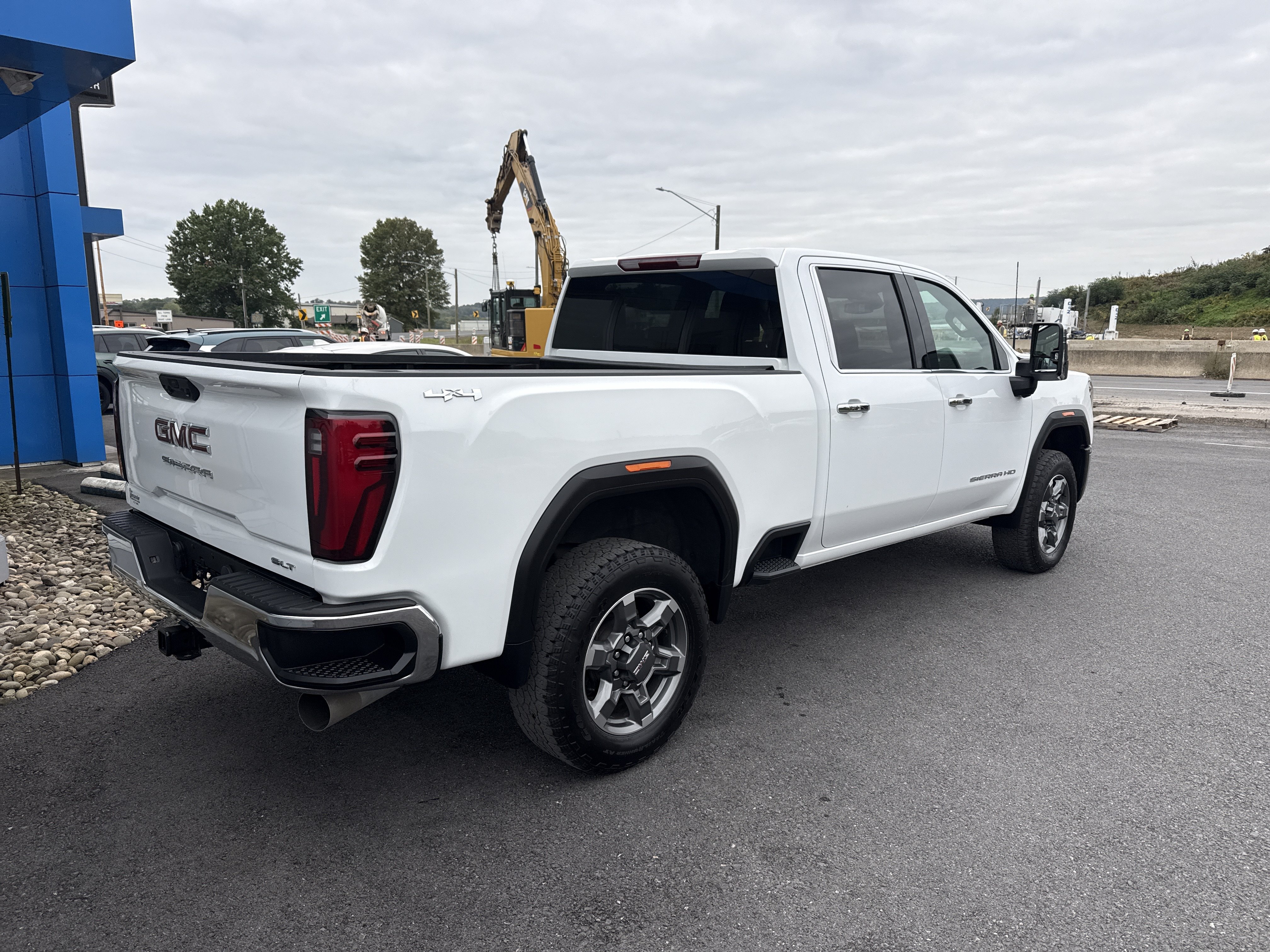 Used 2026 GMC Sierra 2500 SLT w/ SLT Convenience Package AWD/4WD image 3