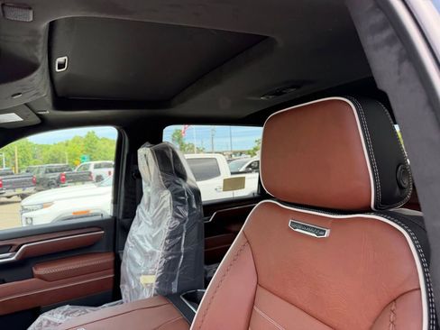 New 2026 GMC Sierra 3500 Denali Ultimate w/ LPO, Black Badging Package AWD/4WD image 13