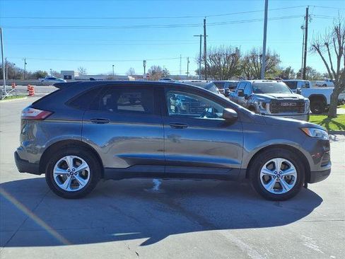 Used 2019 Ford Edge SE image 2