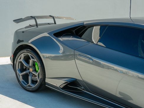 Used 2020 Lamborghini Huracan EVO image 29