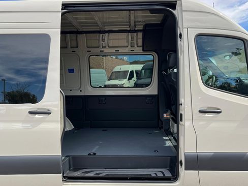 New 2025 Mercedes-Benz Sprinter 2500 image 18