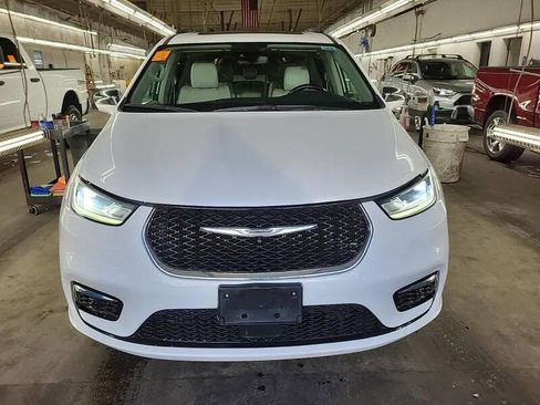 Used 2021 Chrysler Pacifica Limited w/ Premium & Safety Sphere Group image 6