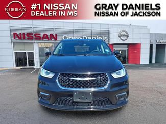 Used 2024 Chrysler Pacifica Touring-L FWD video 2