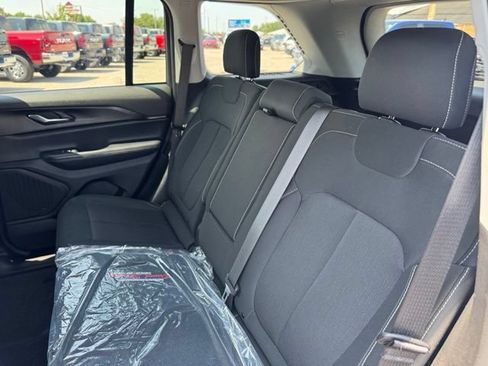 Certified 2023 Jeep Grand Cherokee Laredo w/ Luxury Tech Group I AWD/4WD image 12