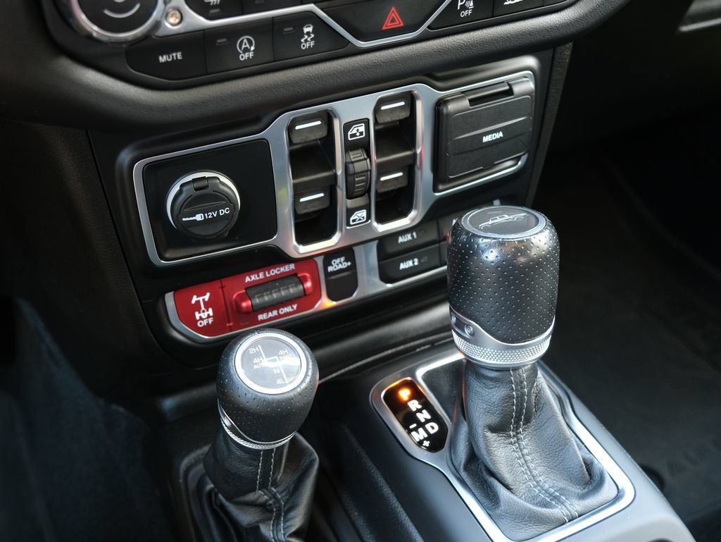 Used 2024 Jeep Gladiator Mojave AWD/4WD image 26