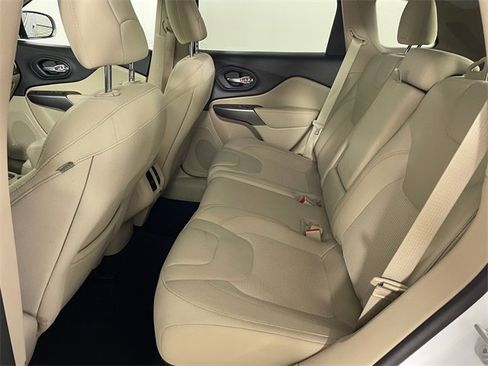 Used 2021 Jeep Cherokee Latitude image 17