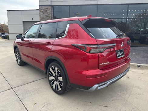 New 2026 Mitsubishi Outlander SE image 3