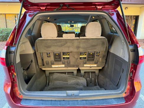 Used 2016 Toyota Sienna LE image 32
