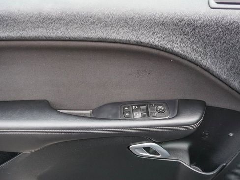 Used 2016 Dodge Challenger SXT image 17