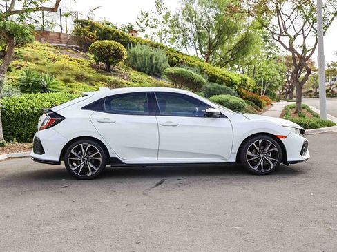 Used 2017 Honda Civic Sport image 5