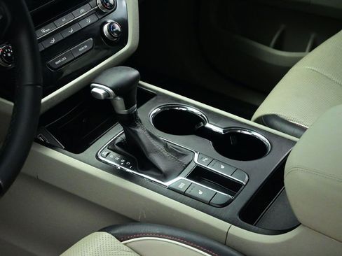 Used 2020 Kia Sedona EX image 19