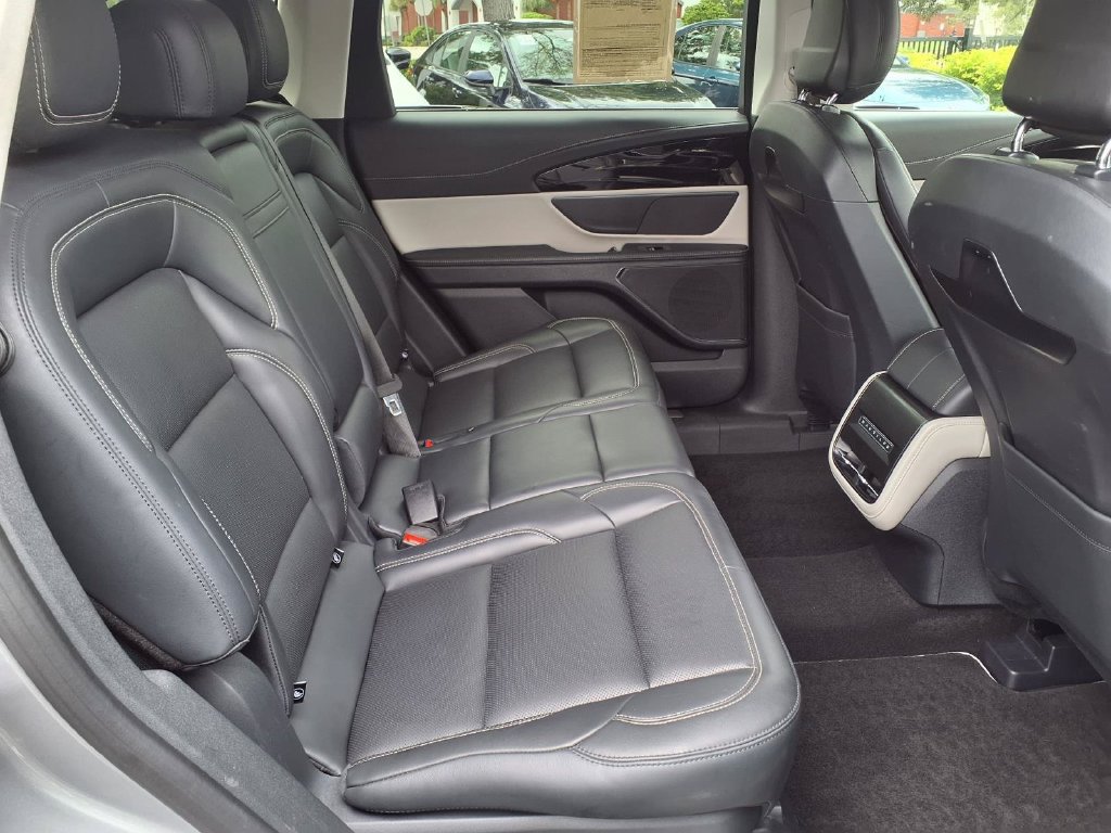 Used 2024 Lincoln Nautilus Premier AWD/4WD image 16