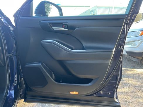 Used 2023 Toyota Highlander XSE image 11