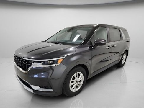 Used 2023 Kia Carnival LX FWD image 3