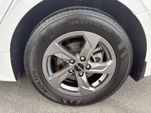 Used 2023 Kia K5 LXS image 15