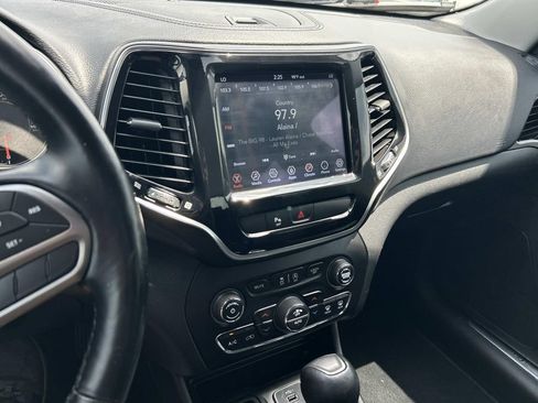 Used 2020 Jeep Cherokee Limited FWD image 32