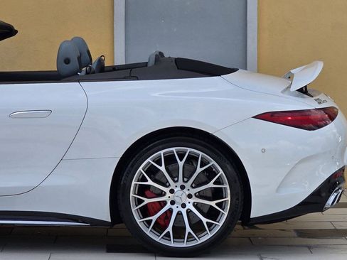 Used 2022 Mercedes-Benz SL 55 AMG 4MATIC image 19