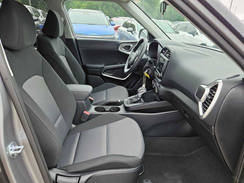 Used 2025 Kia Soul LX w/ LX Technology Package image 20