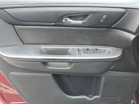 Used 2015 GMC Acadia SLE image 17