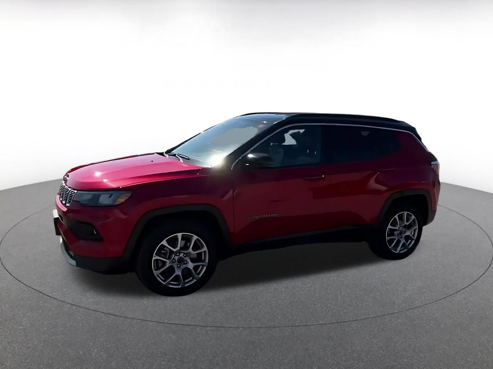 Used 2025 Jeep Compass Limited AWD/4WD image 3