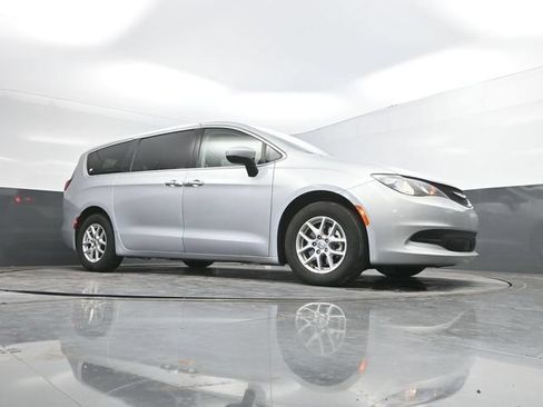 Used 2023 Chrysler Voyager LX FWD image 44