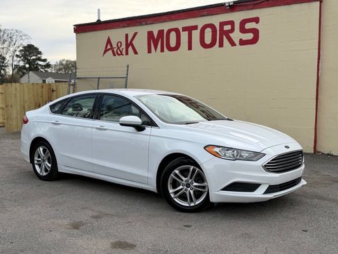 Used 2018 Ford Fusion SE FWD image 1
