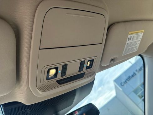Used 2020 Ford Explorer XLT w/ Equipment Group 202A AWD/4WD image 20