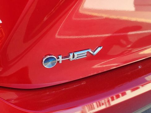 Used 2025 Toyota Camry SE image 7