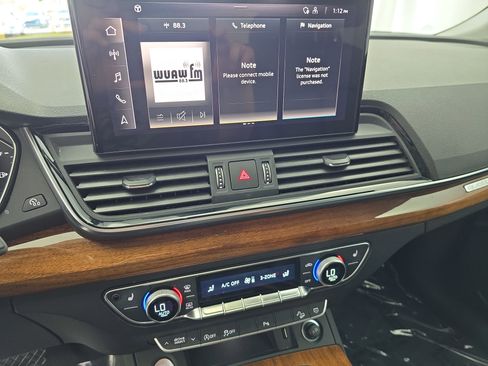 Used 2023 Audi Q5 Premium w/ Convenience Package image 20