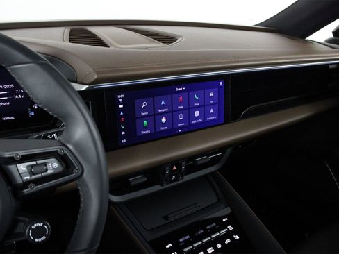 Used 2025 Porsche Macan 4 Electric image 13