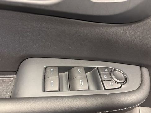 Used 2025 Buick Enclave Preferred image 42