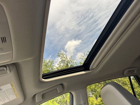 Used 2015 Toyota RAV4 XLE AWD/4WD image 25