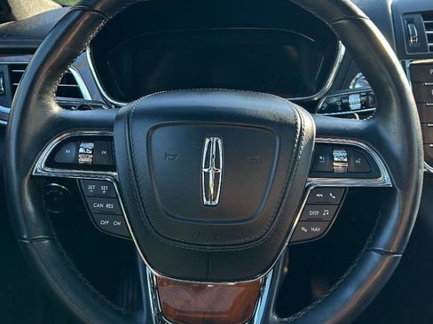 Used 2017 Lincoln Continental Select w/ Climate Package AWD/4WD image 11