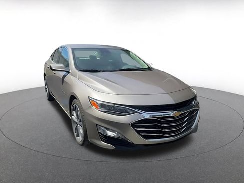 Used 2024 Chevrolet Malibu LT image 3