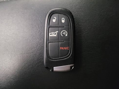 Used 2019 Jeep Cherokee Limited w/ Luxury Group FWD image 32