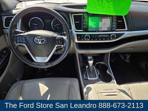 Used 2019 Toyota Highlander XLE AWD/4WD image 9