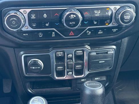 Used 2021 Jeep Gladiator Sport AWD/4WD image 26