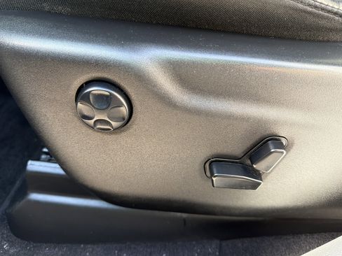 Used 2019 Jeep Grand Cherokee Altitude image 11