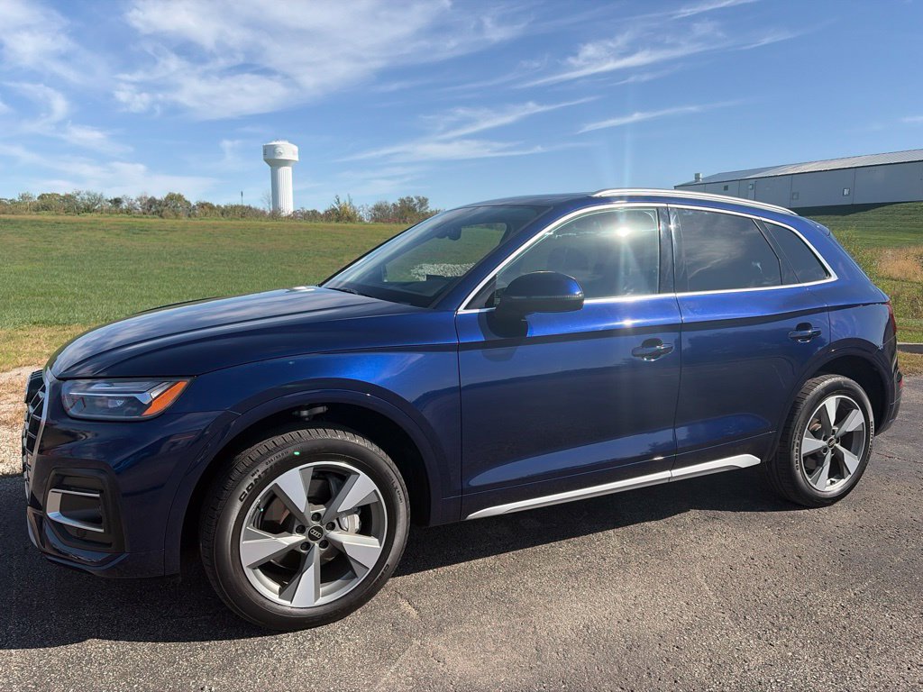 Used 2024 Audi Q5 2.0T Premium Plus w/ Premium Plus Package AWD/4WD image 1