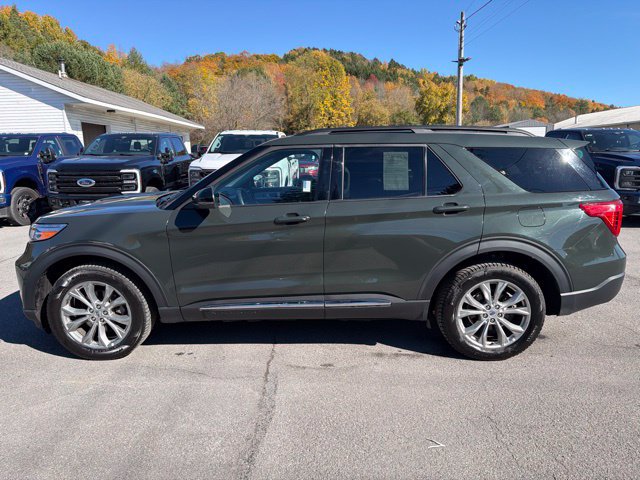 Used 2024 Ford Explorer XLT w/ Equipment Group 202A AWD/4WD image 3