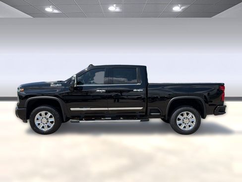 Used 2024 Chevrolet Silverado 2500 High Country w/ Technology Package AWD/4WD image 2