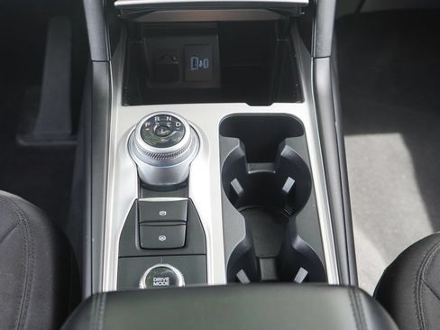 Used 2022 Ford Explorer XLT AWD/4WD image 21