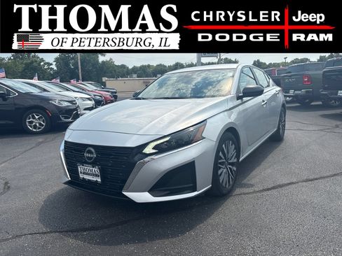 Used 2025 Nissan Altima 2.5 SV FWD image 3