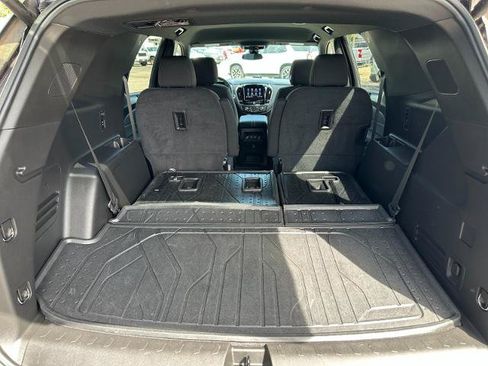 Used 2023 Chevrolet Traverse LT AWD/4WD image 24