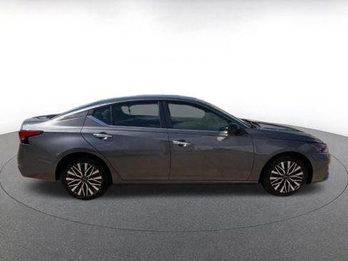 Used 2025 Nissan Altima 2.5 SV FWD image 15